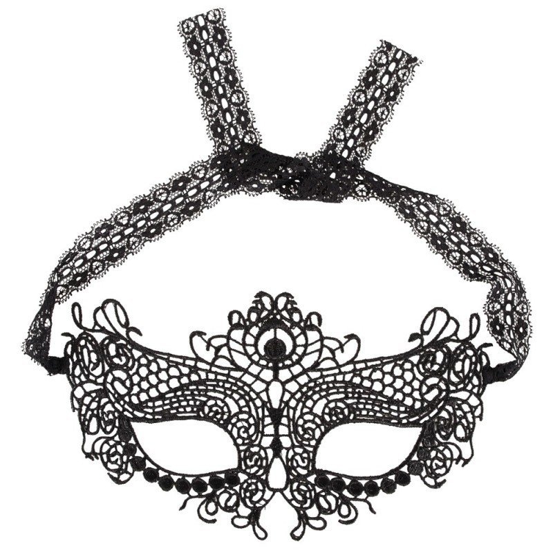 masque en broderies élaborées